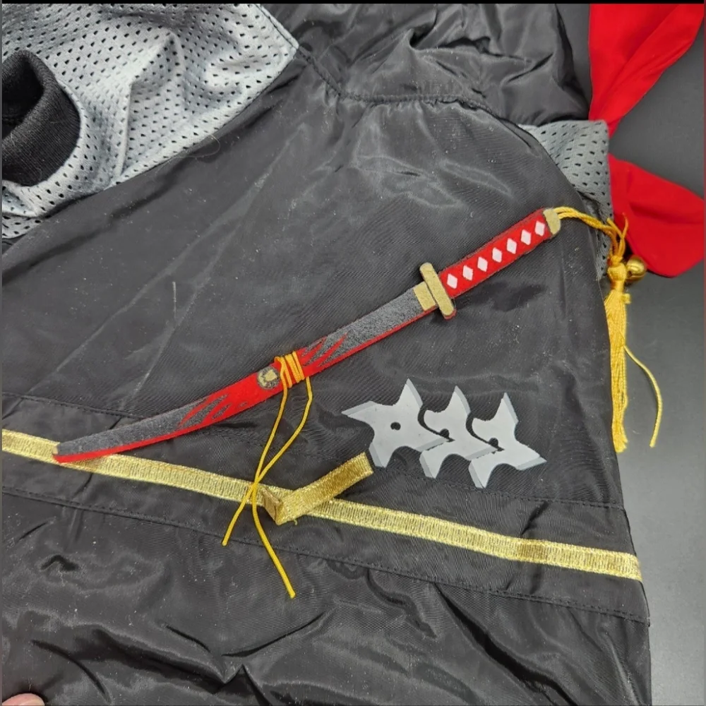 NWT Japanese Ninja-Yoroi Ninja Outfit w/ Bell & Weapons for Dogs or Cats, Size 4